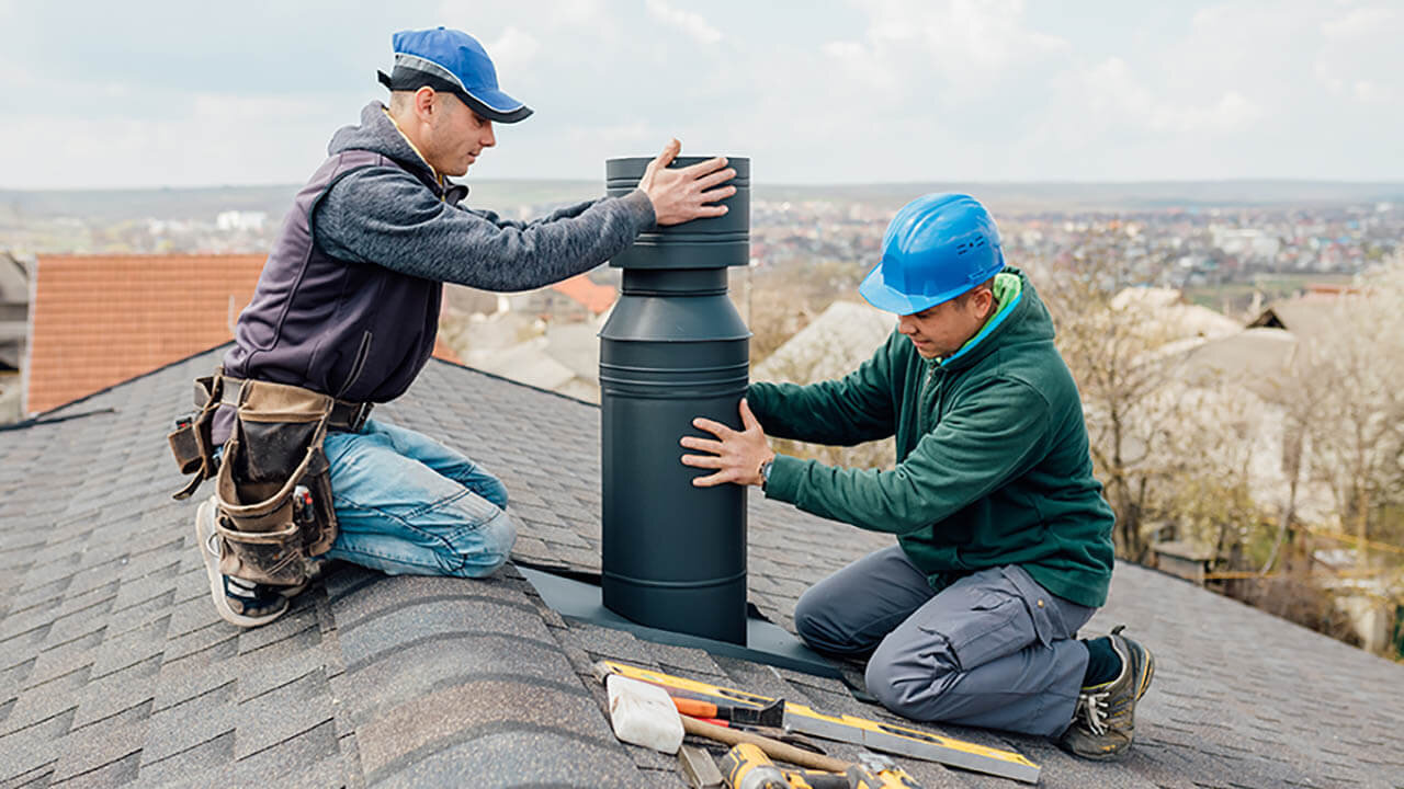 Ein Abgaskamin ist ein Bauteil in der Heizungs- und Lüftungstechnik, das dafür sorgt, dass die Abgase von Gas- und Ölheizungen sowie von Kaminen und Öfen sicher und zuverlässig ins Freie geleitet werden. Der Kamin sorgt für den nötigen Abzug und verhindert gleichzeitig das Austreten von gefährlichen Abgasen in den Innenraum.